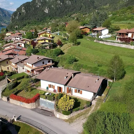 Modern In Idro Lombardy Near Idro Holiday home Crone